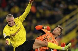 爱游戏APP 莱万多夫斯基巅峰对决，哈兰德与40激战DWG分钟，败北胜负难料！